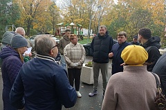 Исполняющий обязанности главы управы района Зябликово Ольга Смирнова совместно с депутатом муниципального округа Зябликово в городе Москве Александром Каляевым, руководством ГБУ «Жилищник района Зябликово» и активными жителями 10 октября провели обход.